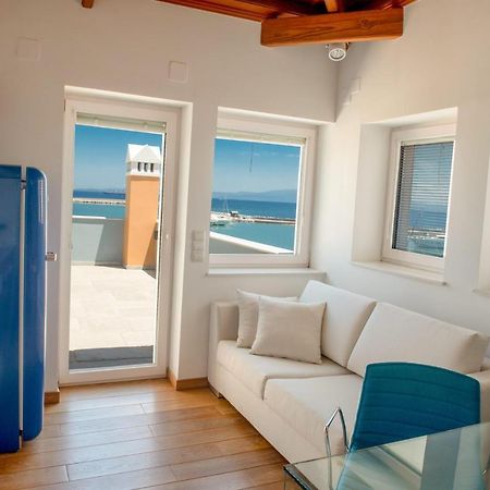 Sideratos Sea View City Apartment Chios Town Exteriör bild